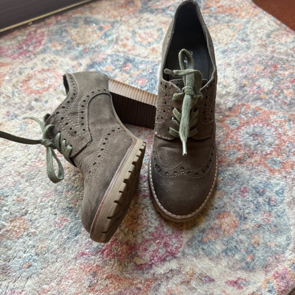 Sophie17 Olive Suede Lace-Up Chunky Heel Oxford Booties – Size 7